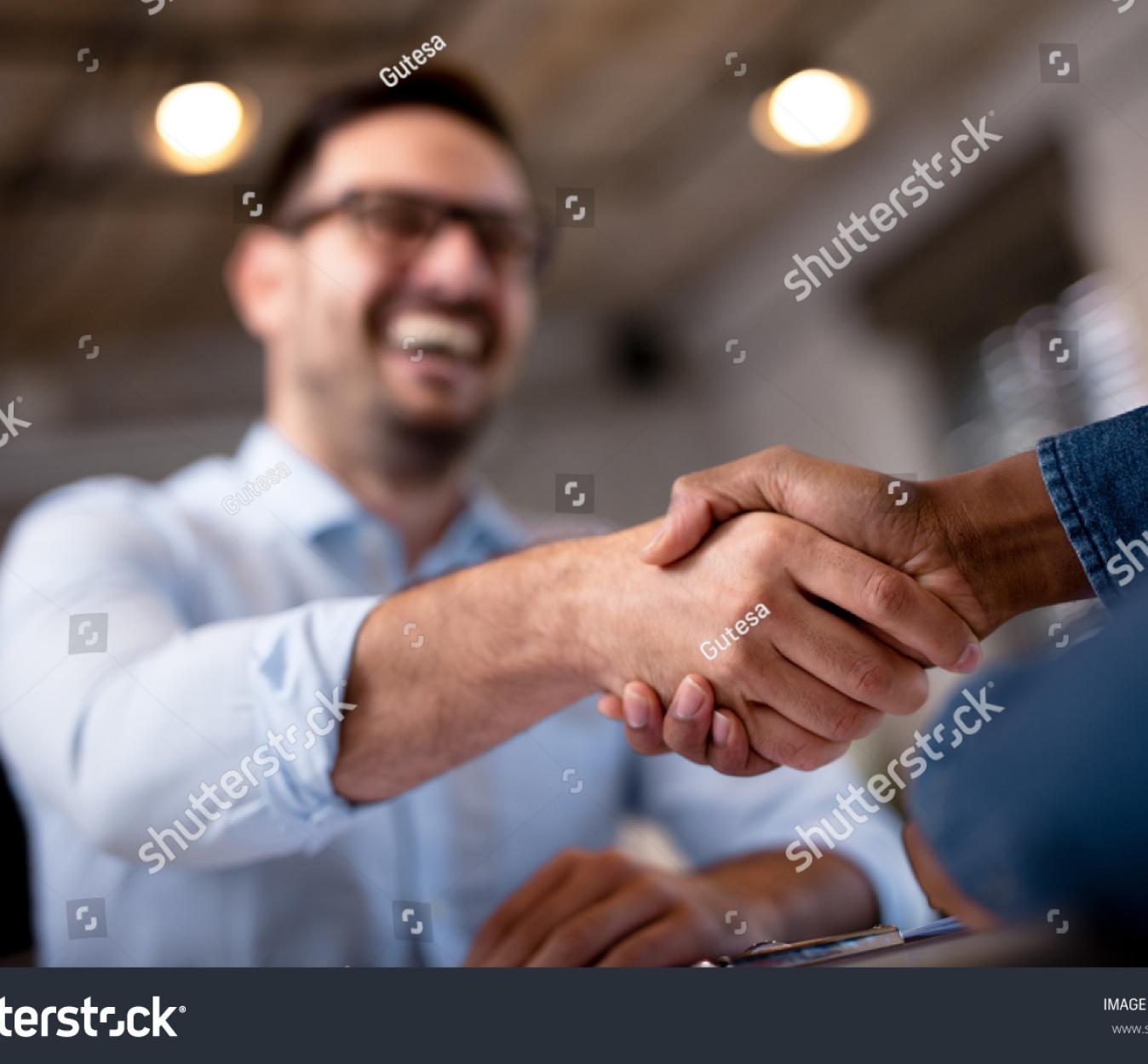 Kennismaken - stock-photo-business-people-shaking-hands-719542471.jpg